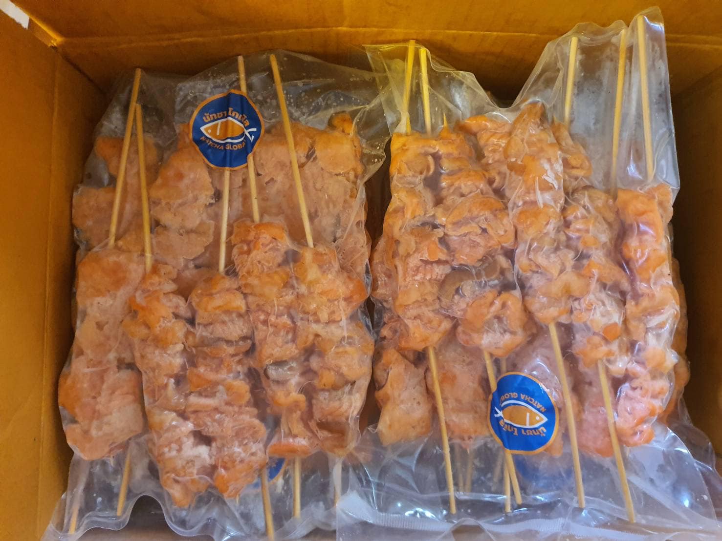 เนื้อแซลมอนเสียบไม้ น้ำหนัก 50 กรัม ต่อไม้ แพคละ 10 ไม้